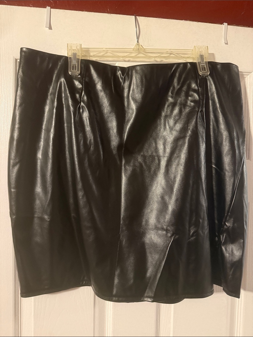 SHEIN Black Faux Leather Mini Skirt with Front Slit